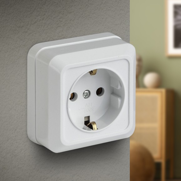 Б0053783 Розетка Intro Quadro 2-202-01 с заземлением 2P+E Schuko, 16А-250В, IP20, ОУ, белый