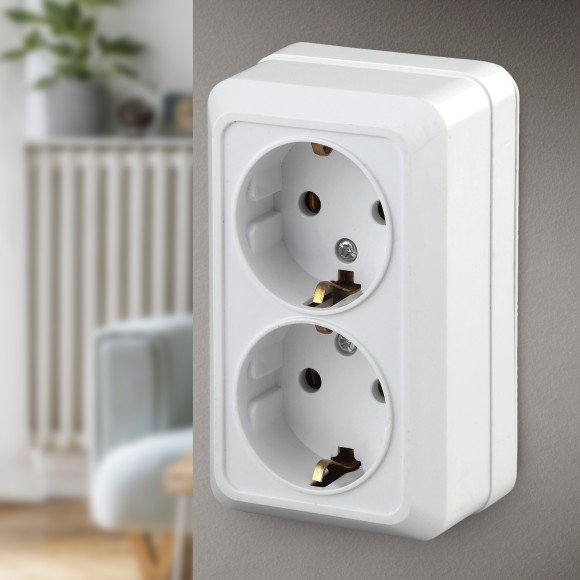 Б0053800 Розетка Intro Quadro 2-204-01 с заземлением двойная 2х2P+E Schuko, 16А-250В, IP20, ОУ, белый
